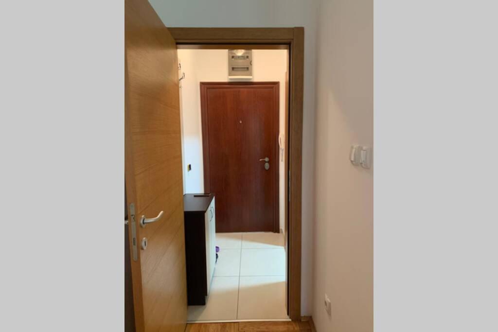 Renovated Cozy Studio 7 At Top Location - Available For Long Term Rentals 노비사드 외부 사진